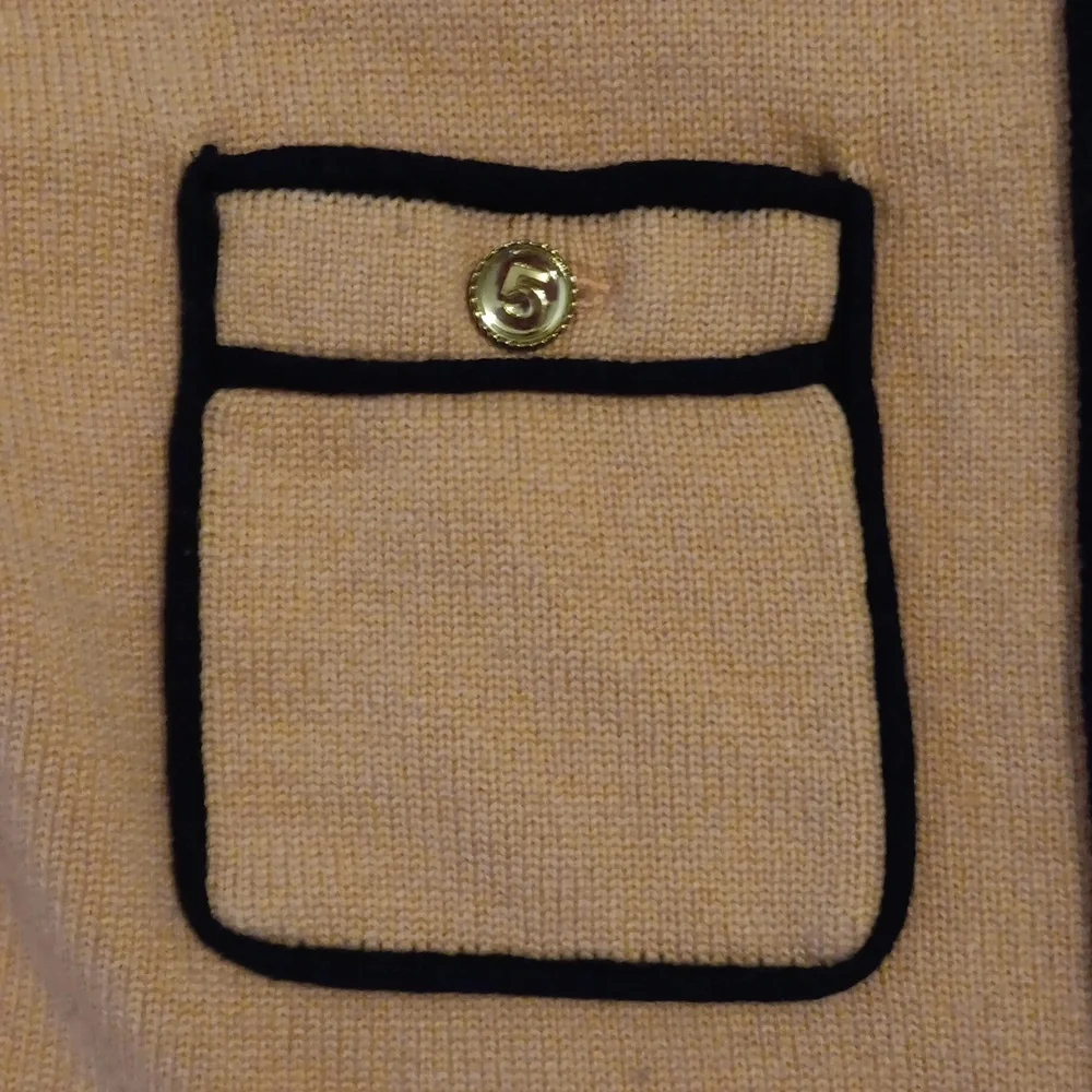 Authentic Chanel 21S Pink Runway Cardigan 36 EUC - Picture 2 of 10